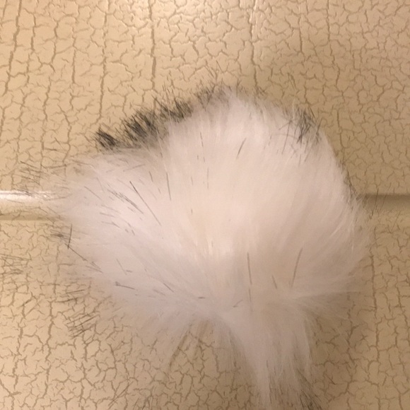 Hand Knitted Touque. Multiple colours available. - Picture 7 of 10